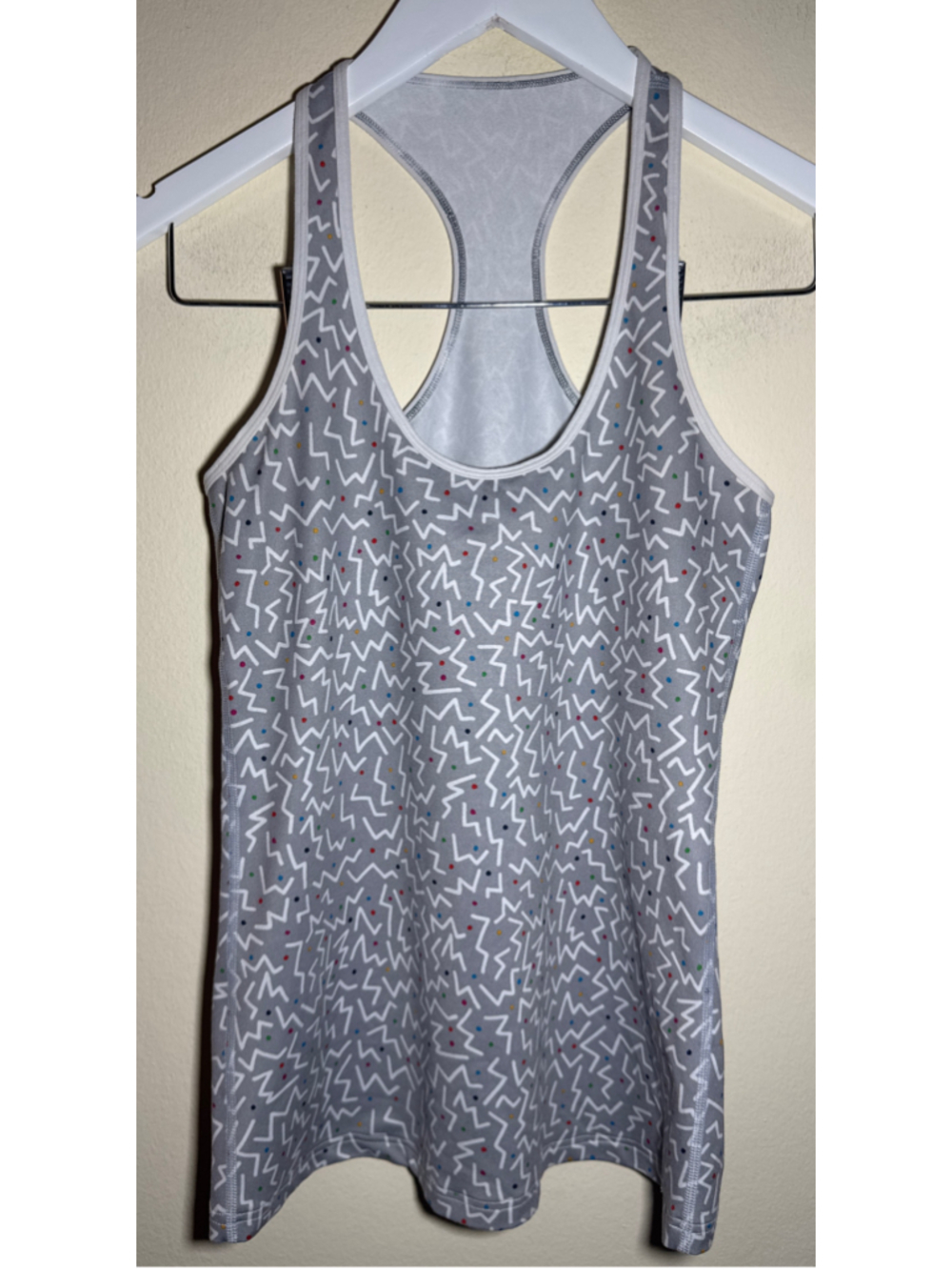 Lululemon Tank Top Grey White Patterned Racerback Sz 6